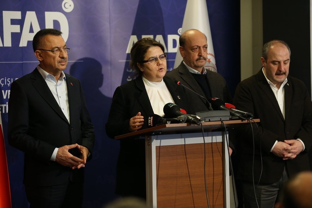 Bakan Derya Yanık: “Enkaz Altından Çıkarılmış, Tedavisi Tamamlanan Çocukların Herhangi Bir Üçüncü Şahsa Teslimi Söz Konusu Değil” Aile ve Sosyal Hizmetler Bakanı Derya Yanık, “Bakanlık olarak deprem bölgesinde