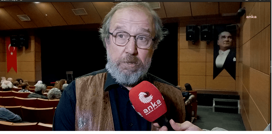 Samsun Sanat Tiyatrosu, dün gece oynadığı 'Gölgesinde Çınarın' adlı oyununun