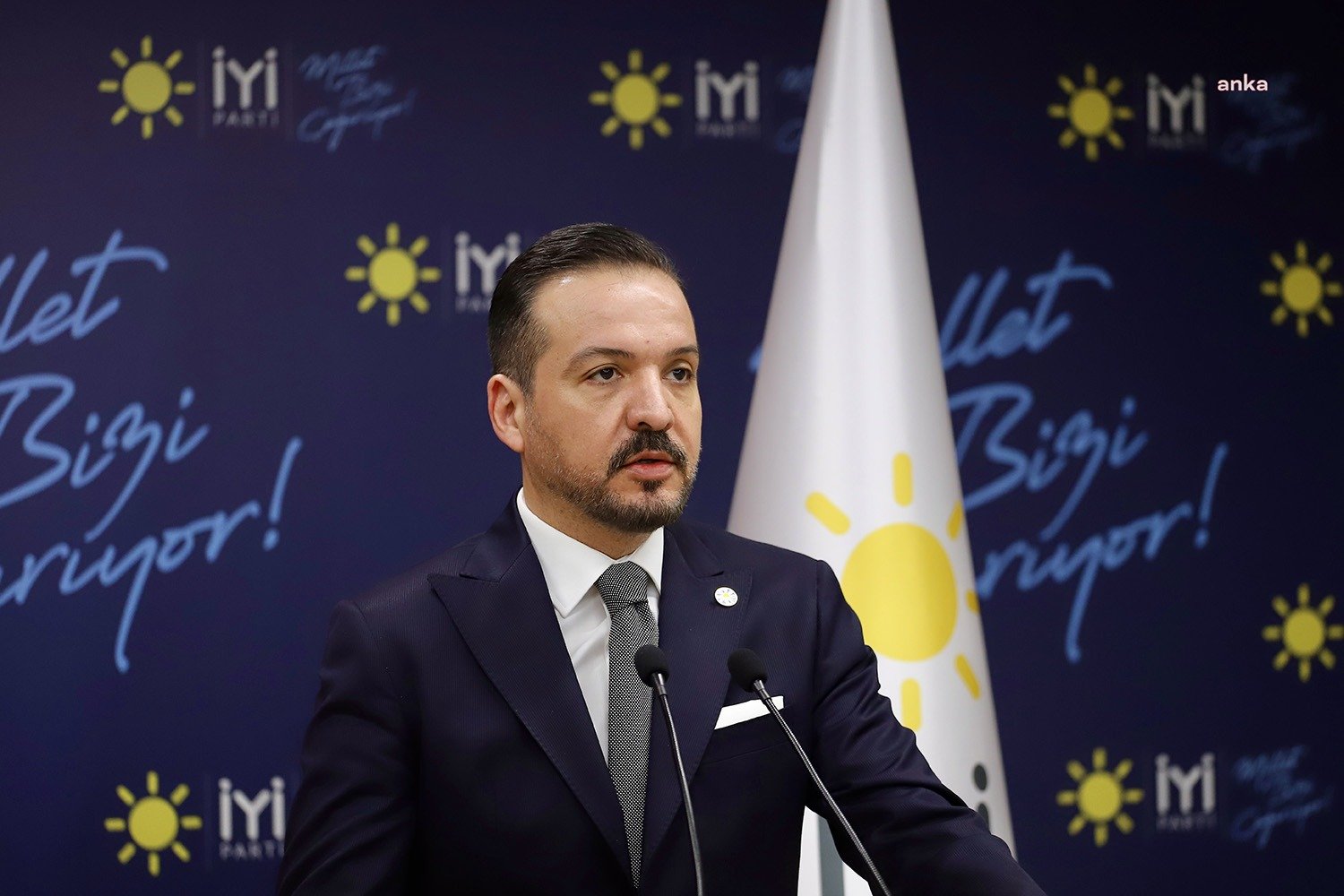 İYİ Parti Sözcüsü Zorlu: “Henüz Ulaşılamayan Mahalleler, Birtakım Yerler Olduğu Bilgisi Bize Geliyor” İYİ Parti Sözcüsü Kürşad Zorlu, “Depremin ardından artçı depremler devam