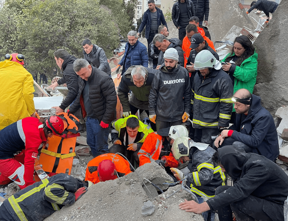 Adana Büyükşehir Belediye Başkanı Zeydan Karalar, Kahramanmaraş'ta meydana gelen ve