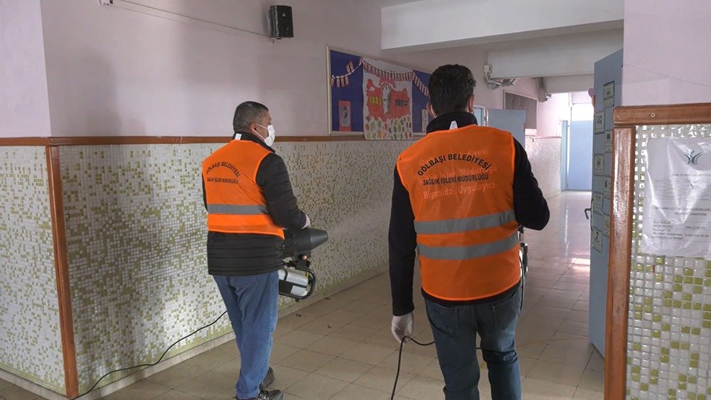 Gölbaşı Belediyesi’nden İkinci Dönem Öncesi Okullara İlaçlama Gölbaşı Belediyesi Sağlık İşleri Müdürlüğü ekipleri ara tatil sonrası başlayacak