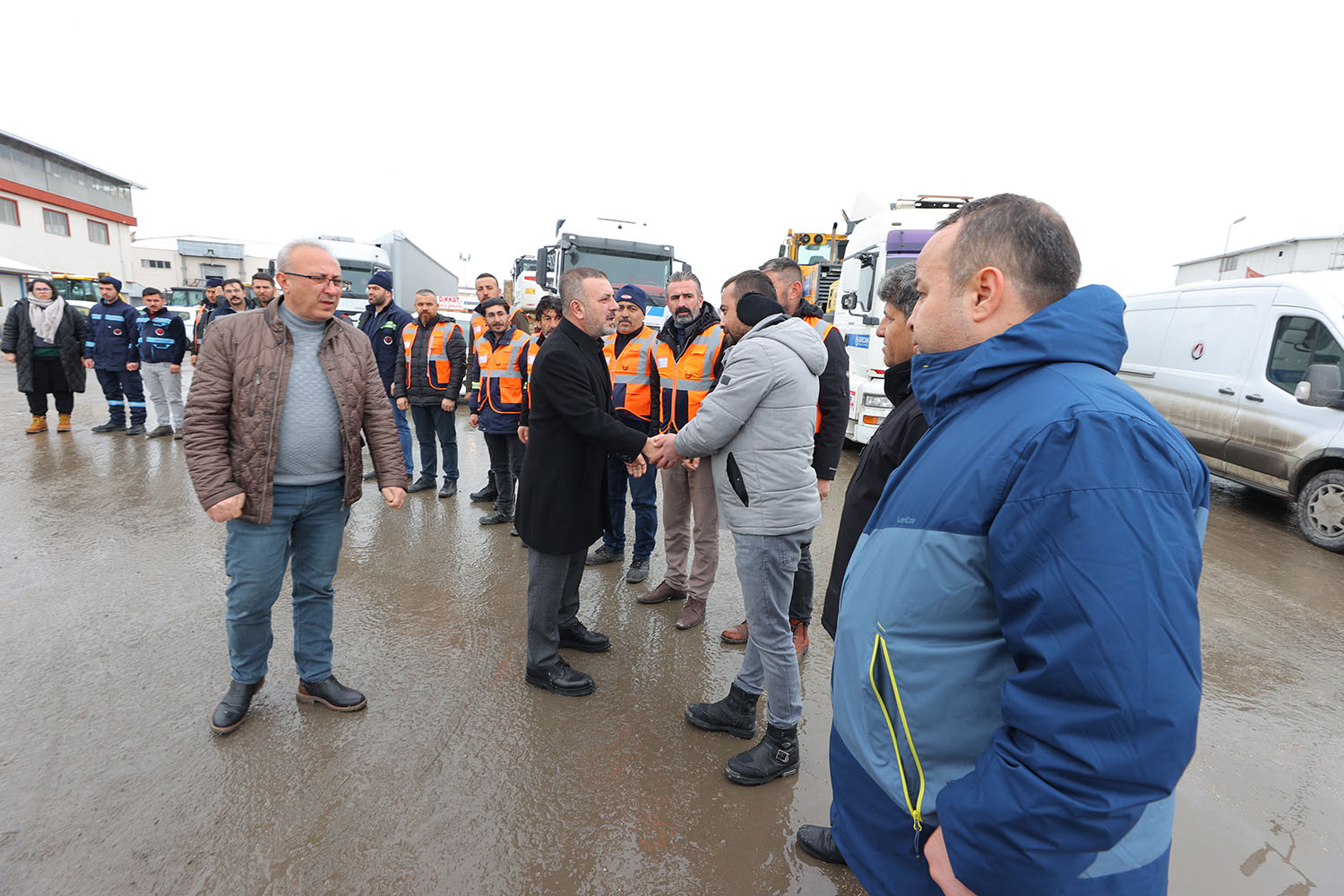 Sincan Belediyesi, Kahramanmaraş'ta meydana gelen 7,7 büyüklüğündeki deprem sonrası bölgeye