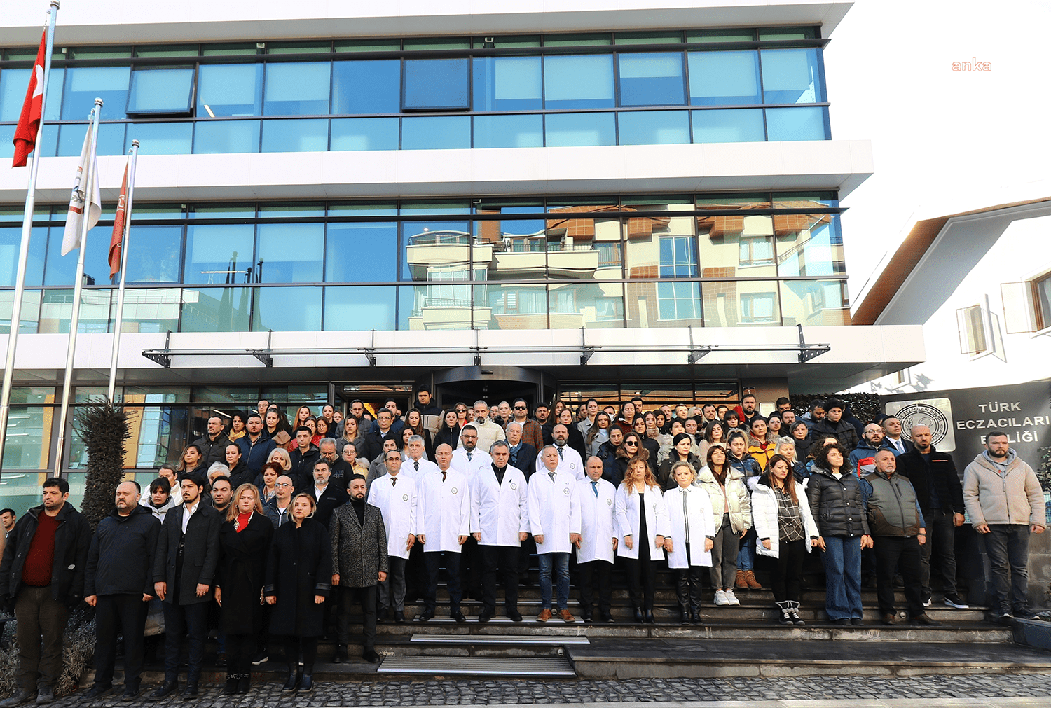 Türk Eczacıları Birliği (TEB) Başkanı Arman Üney, “Deprem bölgesinde bulunan