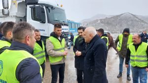 kizilcahamamda-vatandaslar-depremzedeler-icin-seferber-oldu