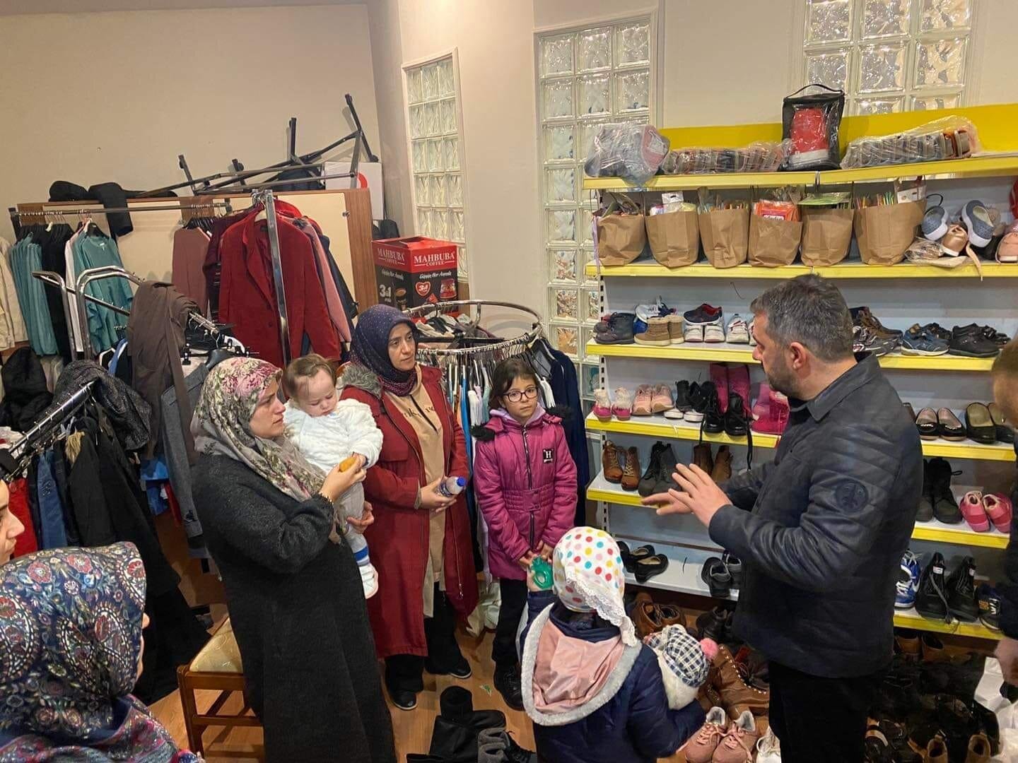 Pursaklar Belediyesi Tebessüm Çarşısı ile Depremzedelerin Yanında 7.7 ve 7.6’lık iki büyük depremin ardından afet bölgelerine tüm