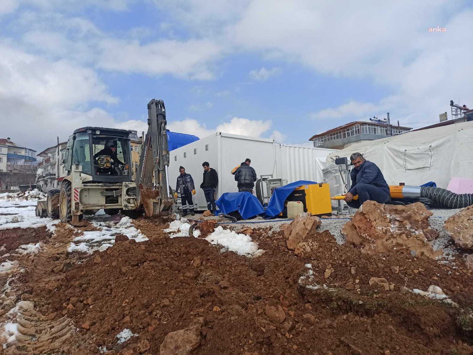 Eskişehir Büyükşehir Belediyesi ESKİ ekipleri, Kahramanmaraş Nurhak’ta kurulan sahra hastanesini