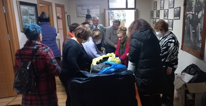 CHP Rize il örgütü dün gün içinde depremzedeler için yardım