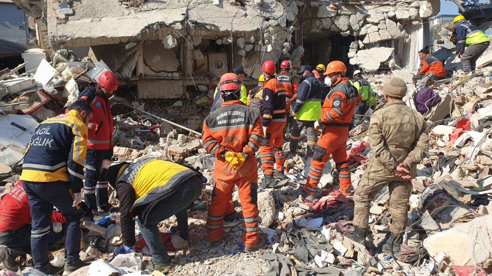 Türkiye’yi yasa boğan yüzyılın felaketinin ardından ilk refleksi gösteren belediyelerden