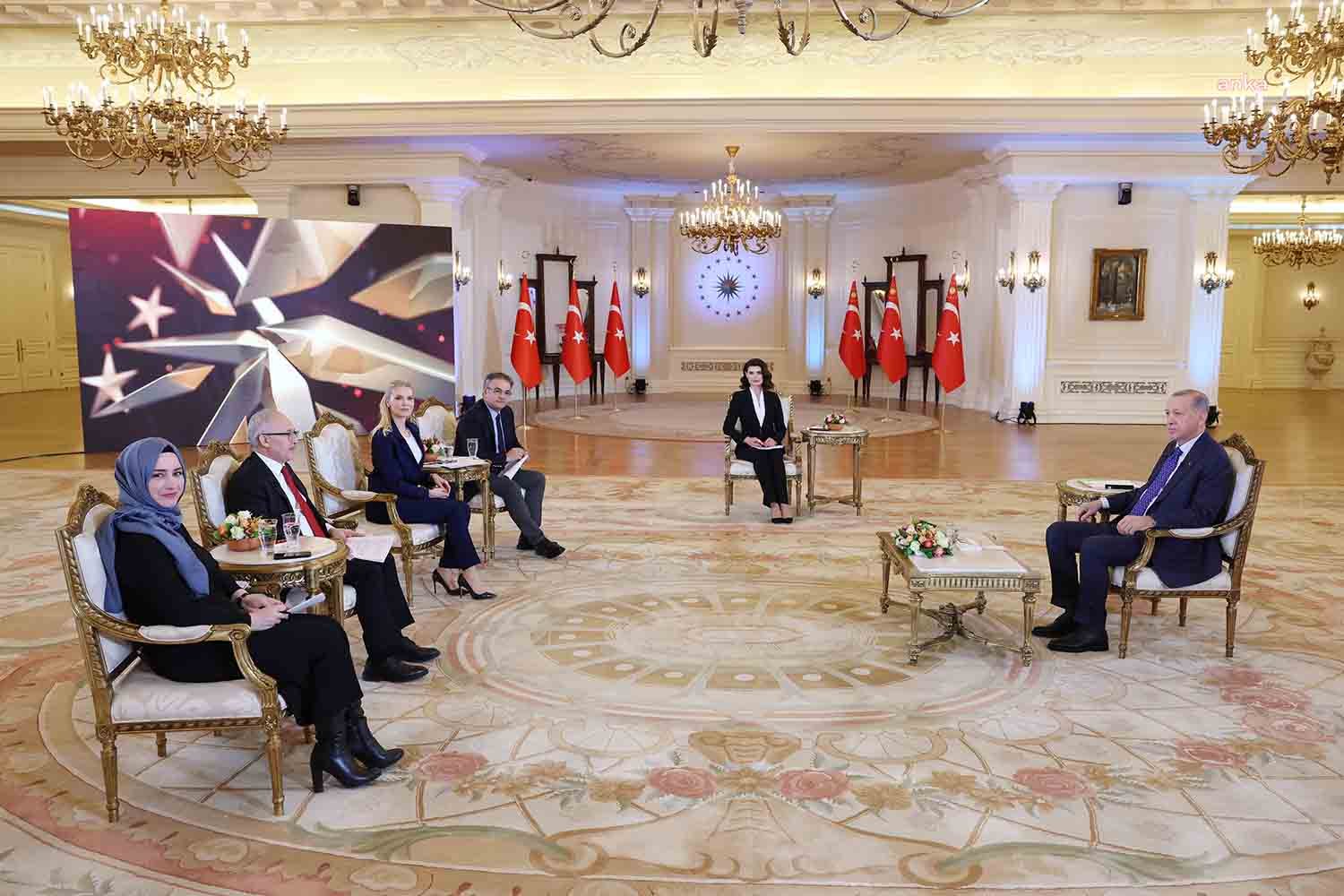 Cumhurbaşkanı Erdoğan: EYT Kapsamında Emekliliğe Hak Kazanan Vatandaşlarımıza İlk Aylıkları Şubat Ya Da Mart Gibi Bağlanabilir Cumhurbaşkanı Recep Tayyip Erdoğan, “EYT konusunda çok kapsamlı bir çalışma