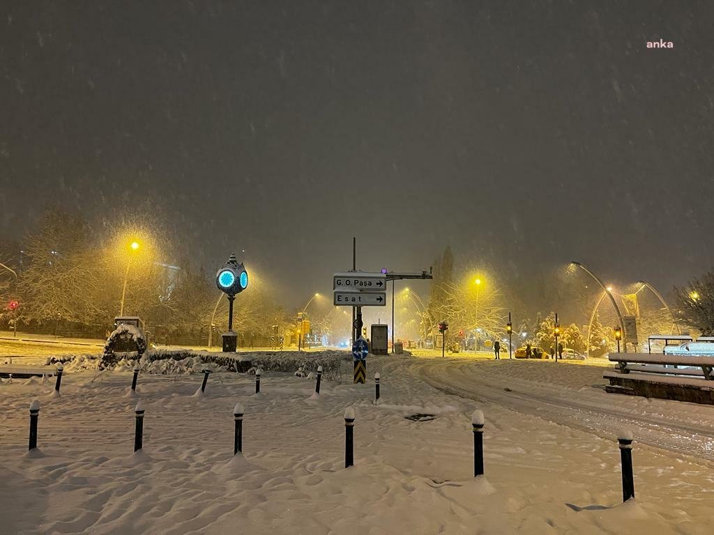 İstanbul ve Ankara’da Okullara Kar Tatili İstanbul ve Ankara’da olumsuz hava koşulları ve kar yağışı nedeniyle