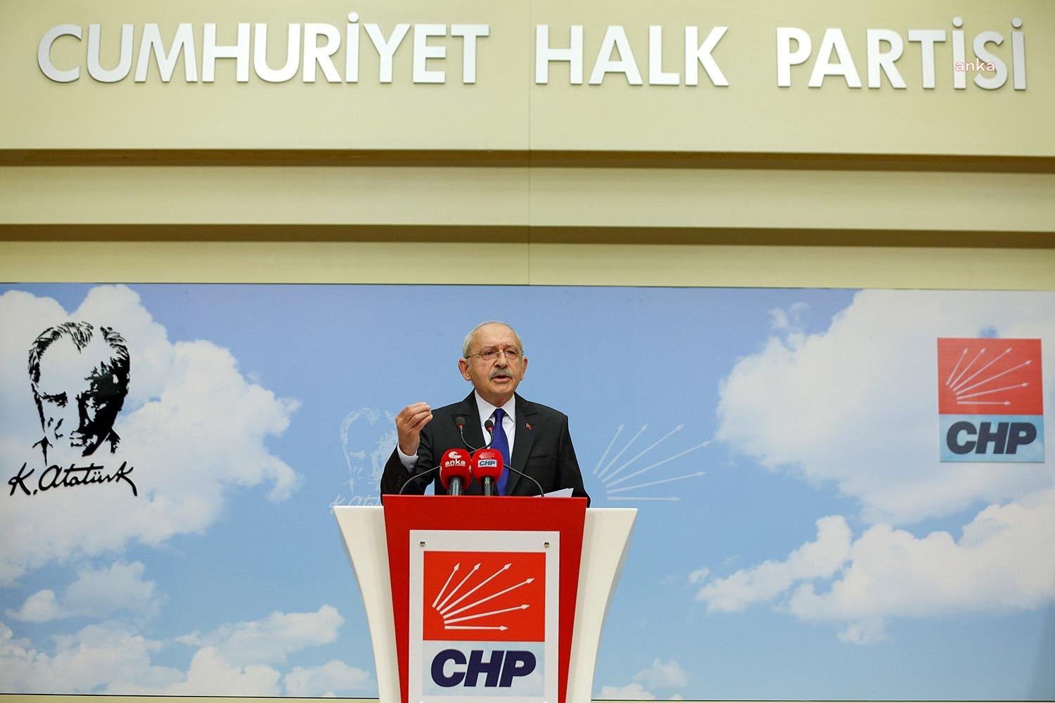 CHP Genel Başkanı Kemal Kılıçdaroğlu, deprem bölgesinde yurttaşların koordinasyonsuzluğa sitem