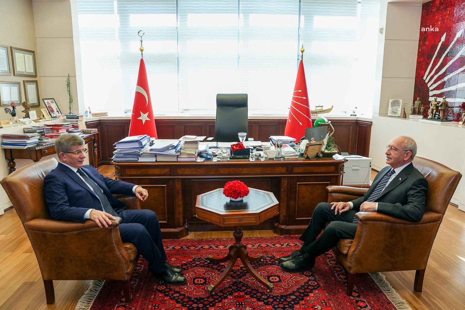 Kılıçdaroğlu, Davutoğlu İle Görüştü CHP Genel Başkanı Kemal Kılıçdaroğlu, CHP Genel Merkezi’nde Gelecek Partisi