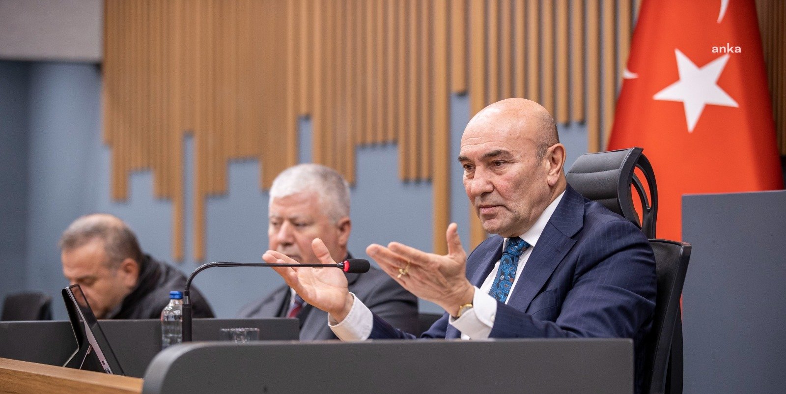 Başkan Soyer: “Güç Birliği Yaparsak, Dertlere Derman Oluruz” İzmir Büyükşehir Belediye Başkanı Tunç Soyer, deprem felaketinin vurduğu 10