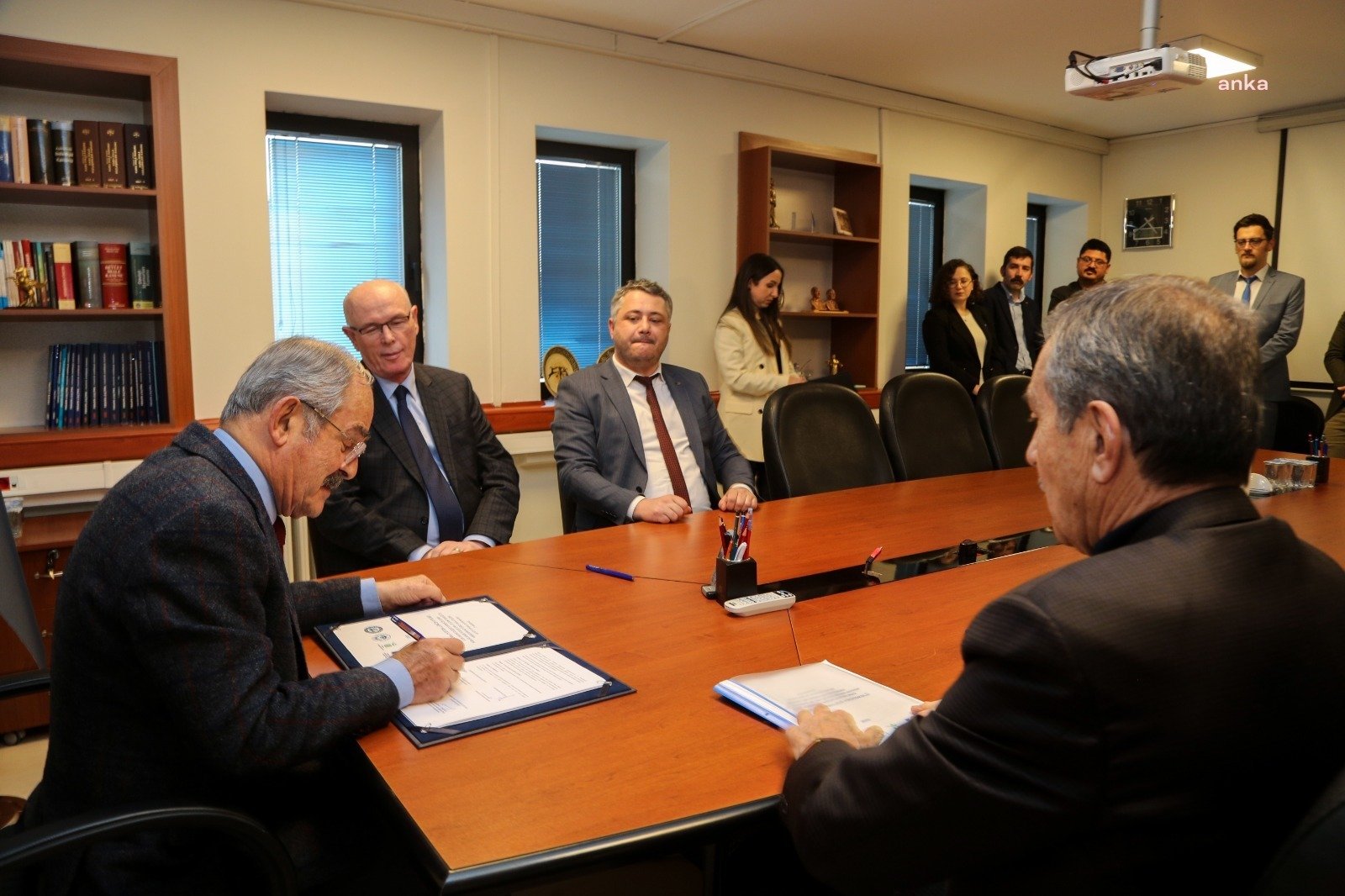 EBB’den Afet Risklerine Karşı Değerlendirme Çalışması İçin Protokol: İlk Etapta 22 Bin Yapı İncelenecek Eskişehir Büyükşehir Belediyesi (EBB), Odunpazarı Belediyesi ve Tepebaşı Belediyesi iş