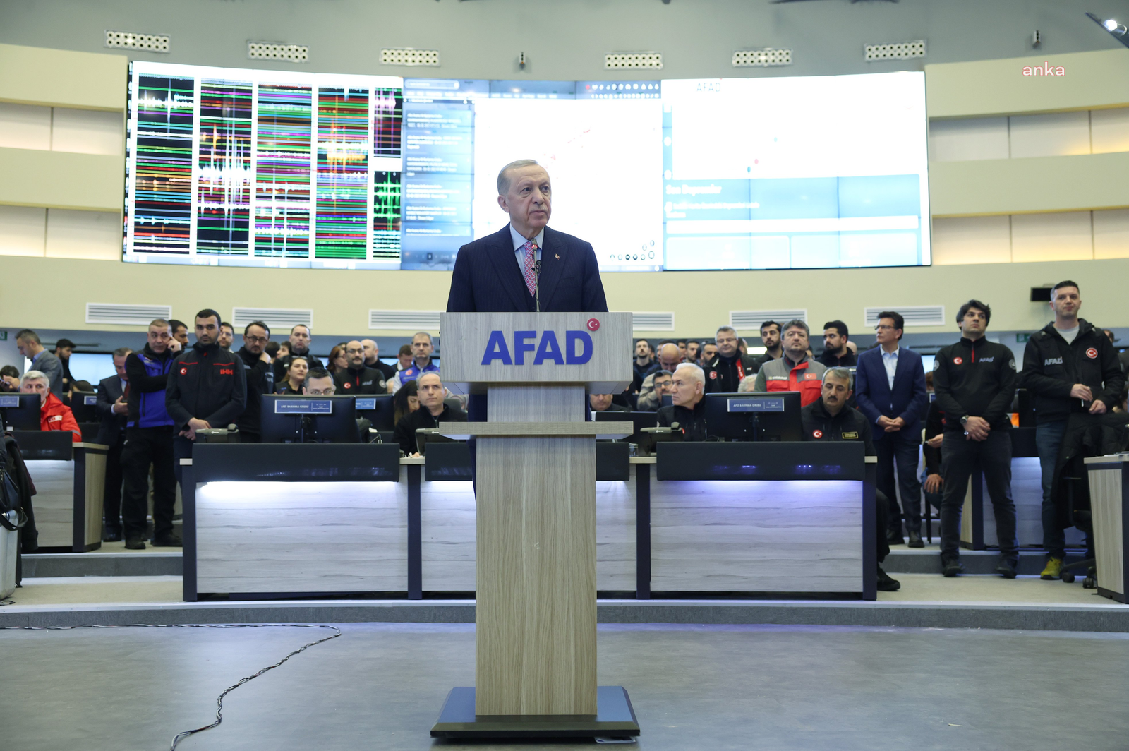 Cumhurbaşkanı Erdoğan: Şu Ana Kadarki Tespitlere Göre 912 Vatandaşımız Hayatını Kaybetmiştir. 5 Bin 385 Vatandaşımız Yaralanmıştır Cumhurbaşkanı Recep Tayyip Erdoğan, “Şu ana kadarki tespitlere göre 912