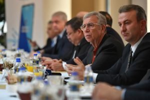 mansur-yavas-muhtarlari-dinlemeye-devam-ediyor-bu-kez-etimesgutlu-muhtarlarla-bulustu