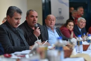 mansur-yavas-muhtarlari-dinlemeye-devam-ediyor-bu-kez-etimesgutlu-muhtarlarla-bulustu