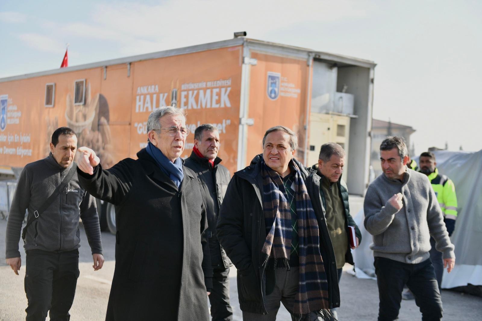 Ankara Büyükşehir Belediye (ABB) Başkanı Mansur Yavaş, deprem bölgesinde devam