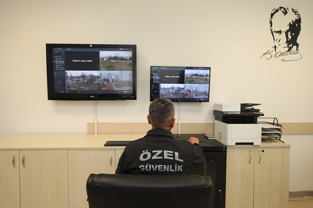 Yenimahalle Parkları Gözaltında Yenimahalle Belediyesi, parklara yerleştirdiği güvenlik kameraları ile parkları daha güvenli