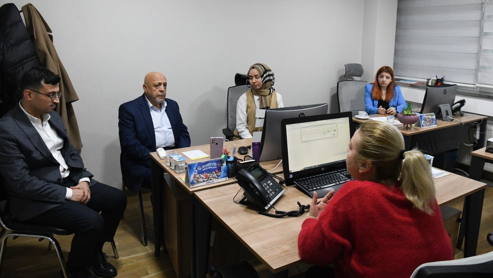 Depremzede üyeler için tam gün hizmet veren Hizmet-iş “Çağrı Merkezi” 10 Bin Çağrı Aldı 6 Şubat’ta yaşanan Kahramanmaraş merkezli depremlerin ardından depremzede üyeler için