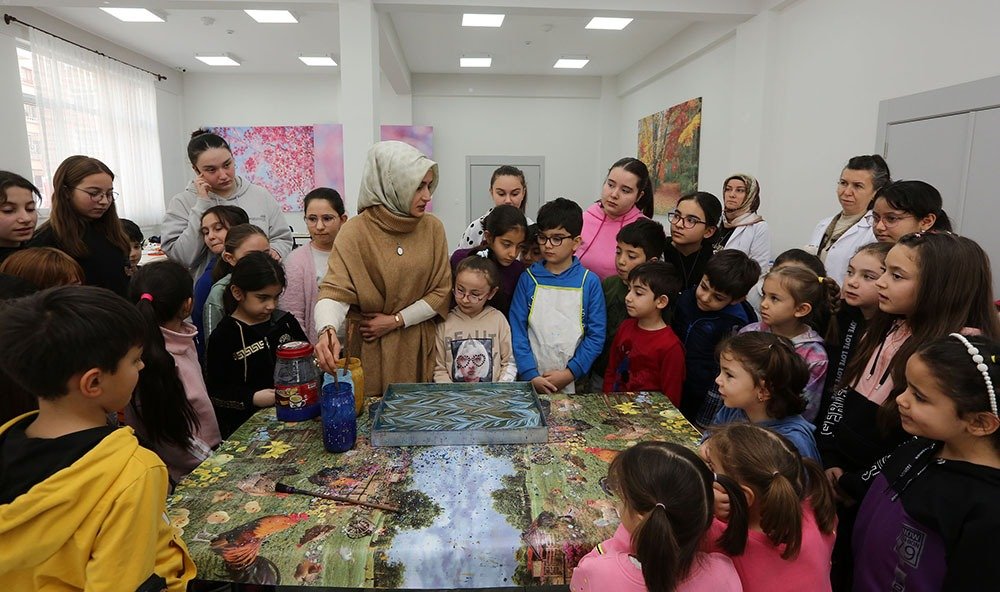 Yenimahalleli Çocukların Ara Tatili Dolu Dolu Geçti Yenimahalle Belediyesi, çocuklara sömestrde unutamayacakları bir tatil yaşattı.
Yenimahalle Evleri’nde Sanat