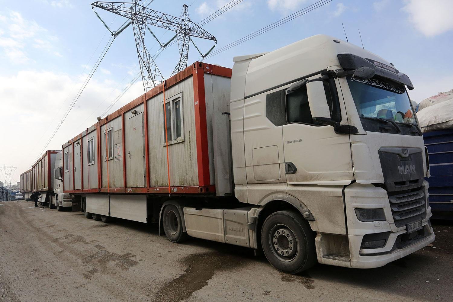 Yardımlar Deprem Bölgelerine Ulaşıyor Kahramanmaraş merkezli ve 10 ilde büyük yıkıma sebep olan depremin
