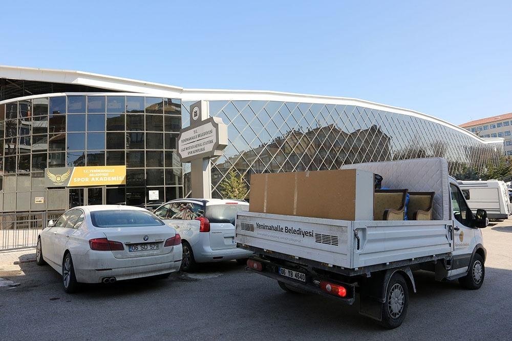 Deprem bölgelerinden Yenimahalle’ye gelen afetzedelerin geçici barınma sorununu yardımsever Yenimahallelilerin