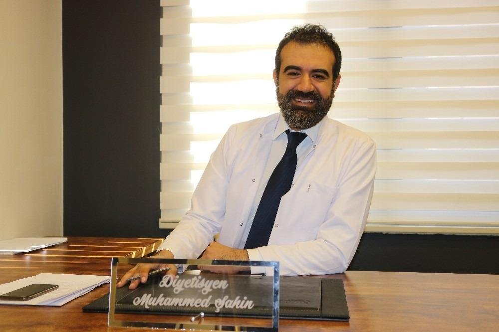 Diyetisyen Muhammed Şahin konu hakkında bilgiler verdi.
Adaçayı içeriğindeki fitokimyasallar