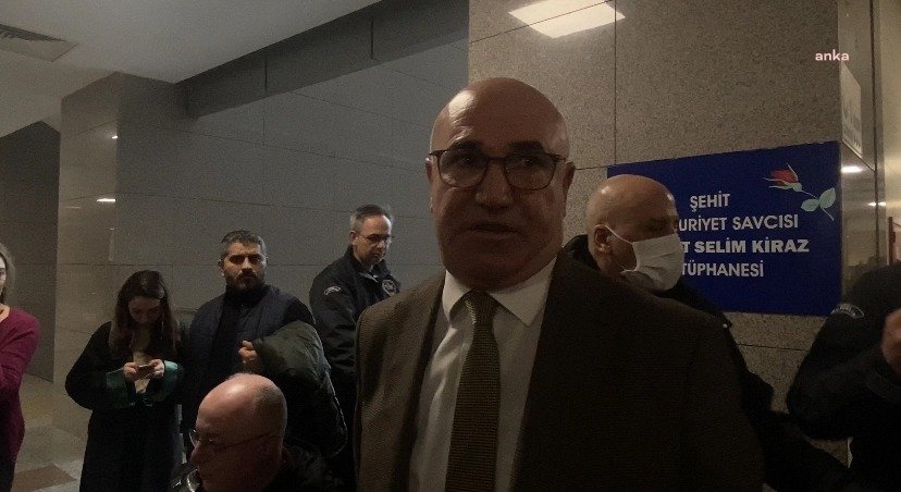 Boğaziçili Öğrencilerin Davasında Karar Çıktı: Öğrencilerin Tamamı 1 Yıl İla 2 Yıl 6’şar Ay Arasında Değişen Hapis Cezalarına Çarptırıldı Boğaziçi Üniversitesi'nde rektör atamaları dolayısıyla başlatılan protestolar kapsamında Rektör Naci