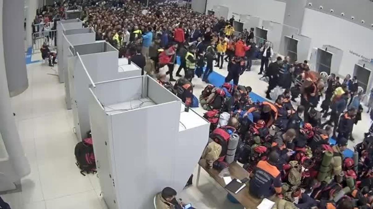 Vali Yerlikaya: “İstanbul’dan, Başta Hatay Olmak Üzere Deprem Bölgesine 12 Bin 752 Personel Sevk Edildi” İstanbul Valisi Ali Yerlikaya, bu sabah saat 06:00 itibarıyla İstanbul'dan