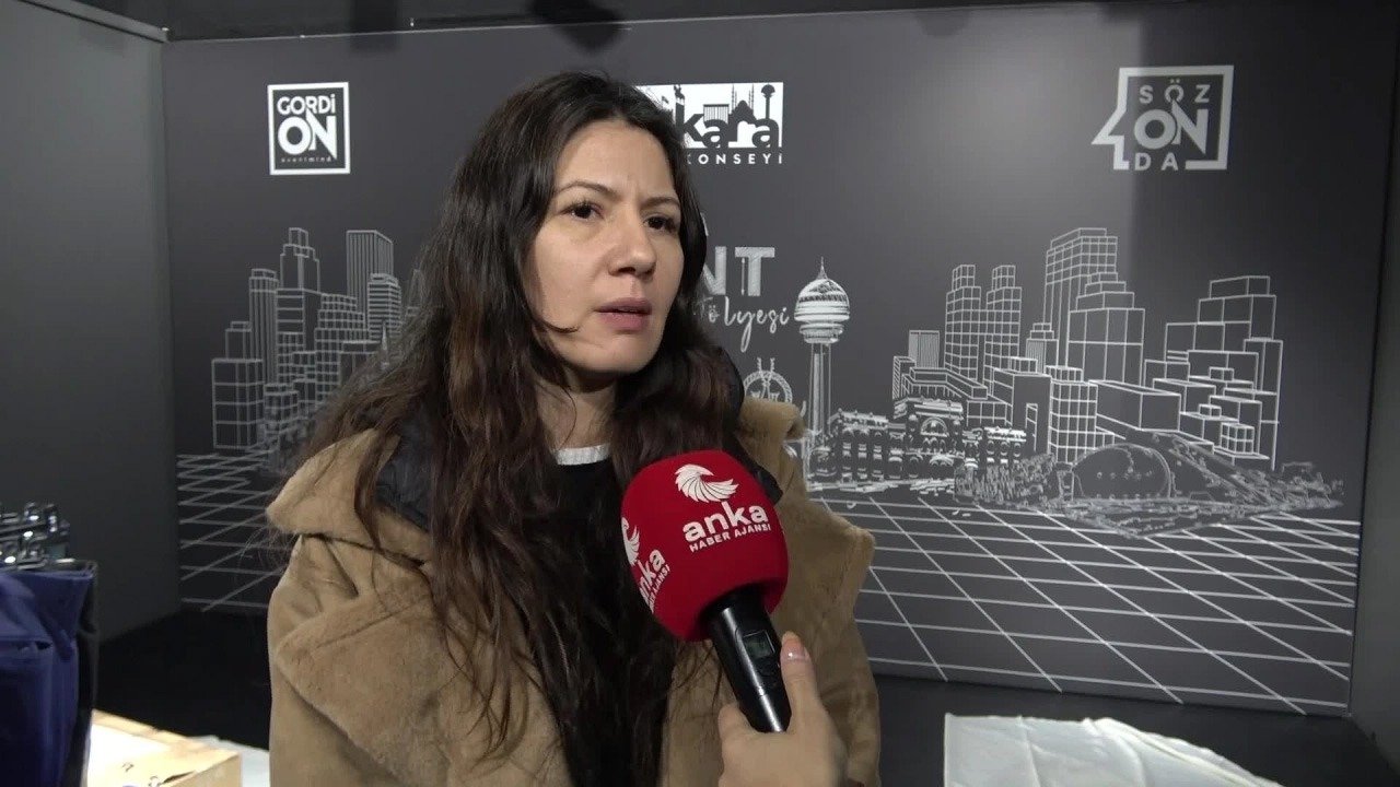 Ankara Kent Konseyi Yönetim Kurulu Üyesi Anadol: Depremzedelerin Nerede Olurlarsa Olsunlar Başkent’in Hep Yanlarında Olacaklarını Bilmelerini İstiyoruz Ankara Kent Konseyi ve Başkent Gençlik Meclisi, deprem felaketinden etkilenen