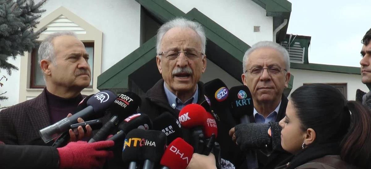Eski ve yeni birçok siyasetçi, bugün sabaha karşı hayatını kaybeden önceki
