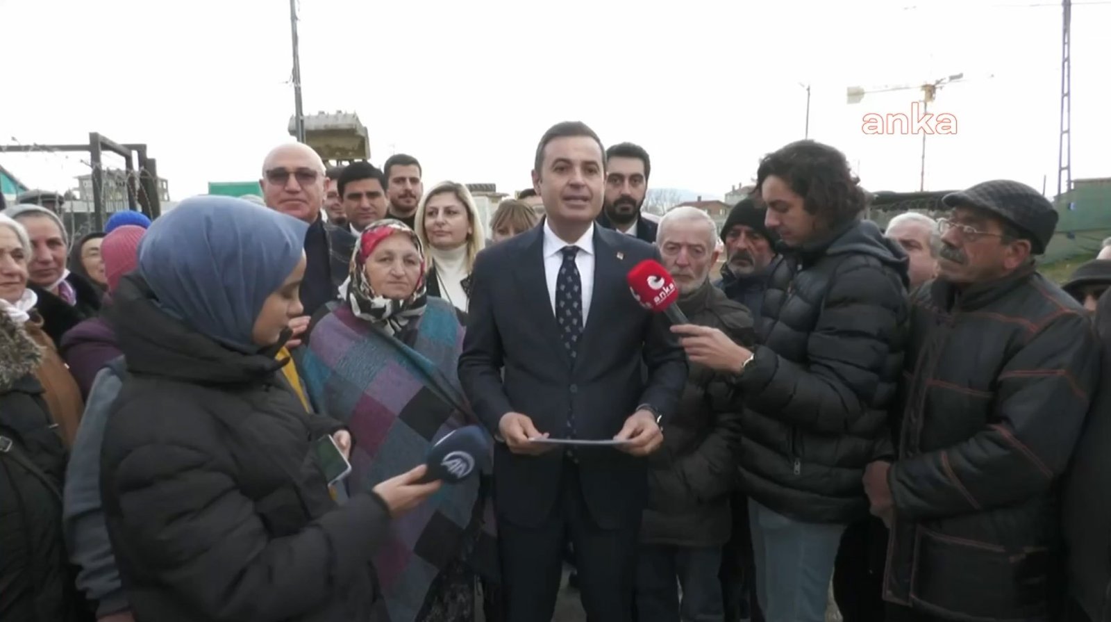 Ahmet Akın: 2019’da Söz Verdiği 100 Bin Konutu Yapamayanlar, Şimdi Bunun 10 Katı Büyüklüğündeki Konutu Yapacakları Hayalini Anlatıyorlar CHP Genel Başkan Yardımcısı Ahmet Akın, TOKİ’nin 2019 yılında başlattığı