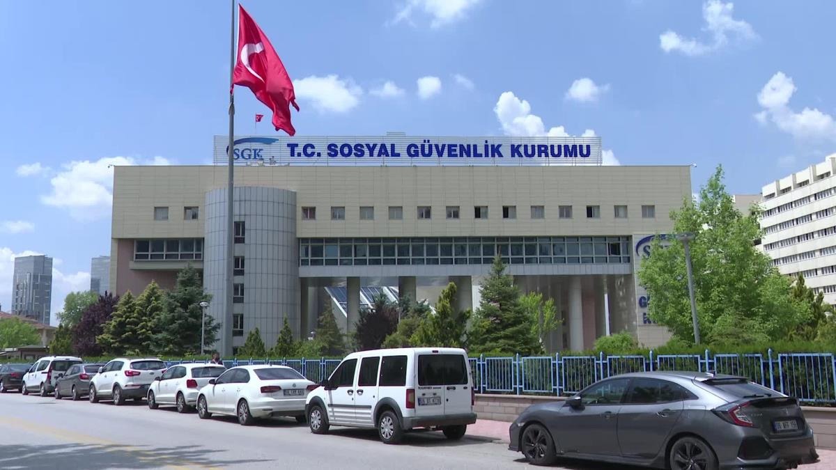 Sosyal Güvenlik Kurumu’nda (SGK) örgütlü dokuz sendika; 3600 ek gösterge,