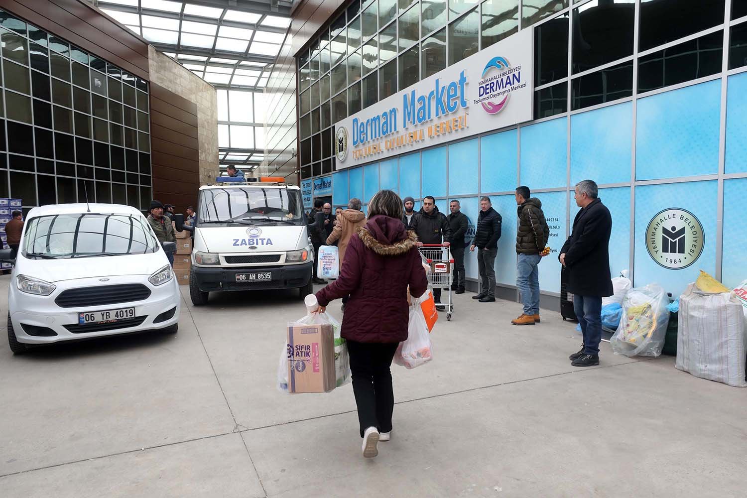 Derman Şimdi de Depremzedelerin Yaralarını Sarıyor Yenimahalle Belediyesi’nin deprem nedeniyle mağdur olan vatandaşlara yönelik dayanışma seferberliği