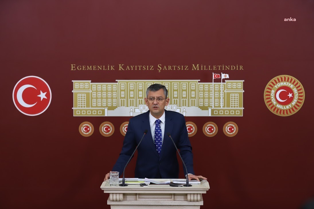 Özgür Özel: Biz Cumhurbaşkanlığı’nı layık olduğu yere, Çankaya Köşkü’ne taşıyacağız CHP Grup Başkanvekili Özgür Özel, “Biz Cumhurbaşkanlığı’nı layık olduğu yere,