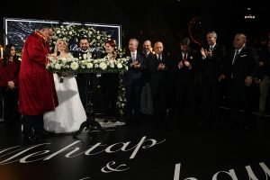 aksener-mehtap-berker-ve-berkay-ipek-ciftinin-dugun-torenine-katildi