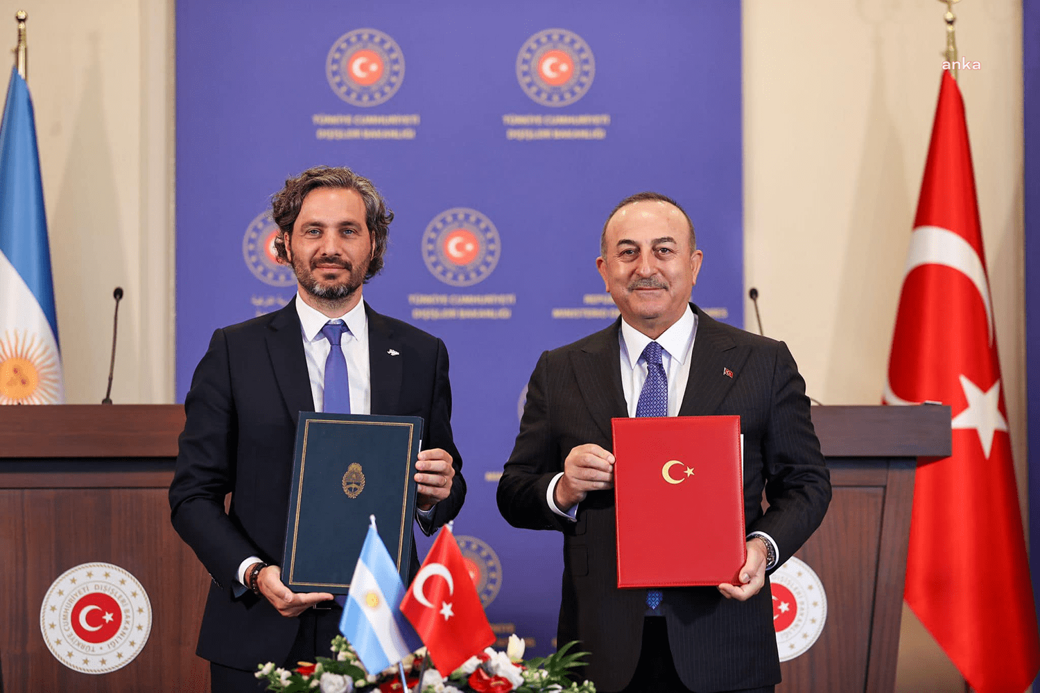 Mevlüt Çavuşoğlu’ndan Başkonsolosluklarını Kapatan Avrupa Ülkelerine: “Türkiye’de Terör Tehdidi Var’ İmajı Vermek İstiyorlarsa, Bu Dostluğa da Müttefikliğe de Sığmaz” Dışişleri Bakanı Mevlüt Çavuşoğlu, bazı Avrupa ülkelerinin güvenlik gerekçesiyle vatandaşlarına