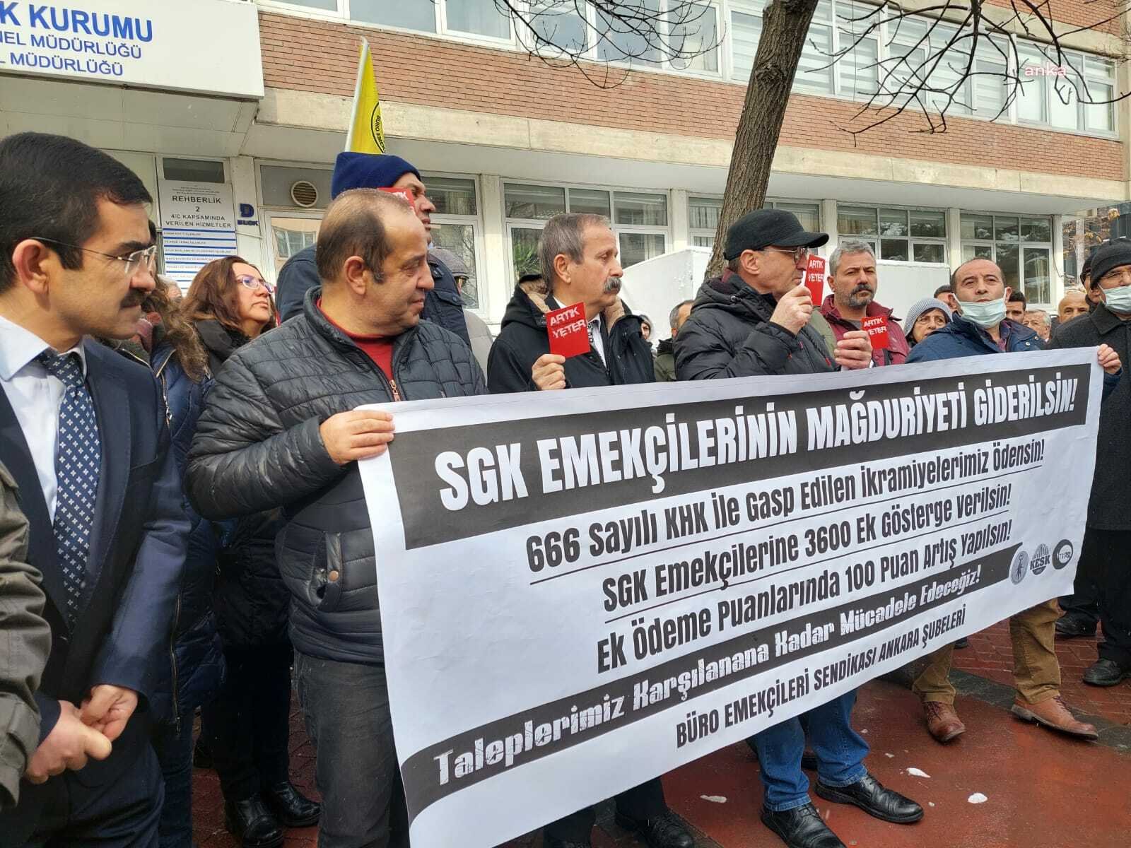 SGK Emekçileri, İkramiye, Ek Ödeme ve Ek Gösterge Haklarını İstedi: “Bu Kurumda Çalışanlar Ailelerini Geçindiremiyor, Çocuklarını Okutamıyor” Büro Emekçileri Sendikası (BES) Ankara’da SGK emekçilerinin ikramiye, ek ödeme,