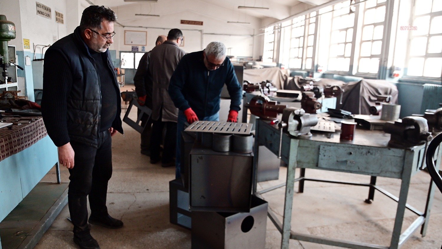 Yozgat’taki Meslek Liselerinde Depremzedeler İçin Soba Üretiliyor Yozgat’taki beş meslek lisesinde, deprem bölgesinde evsiz kalan depremzedeler için