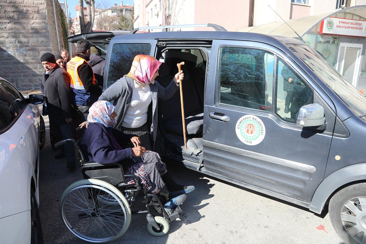Deprem bölgesine iş makinesi, kurtarma ekibi, yardım tırları gönderen, aşevi