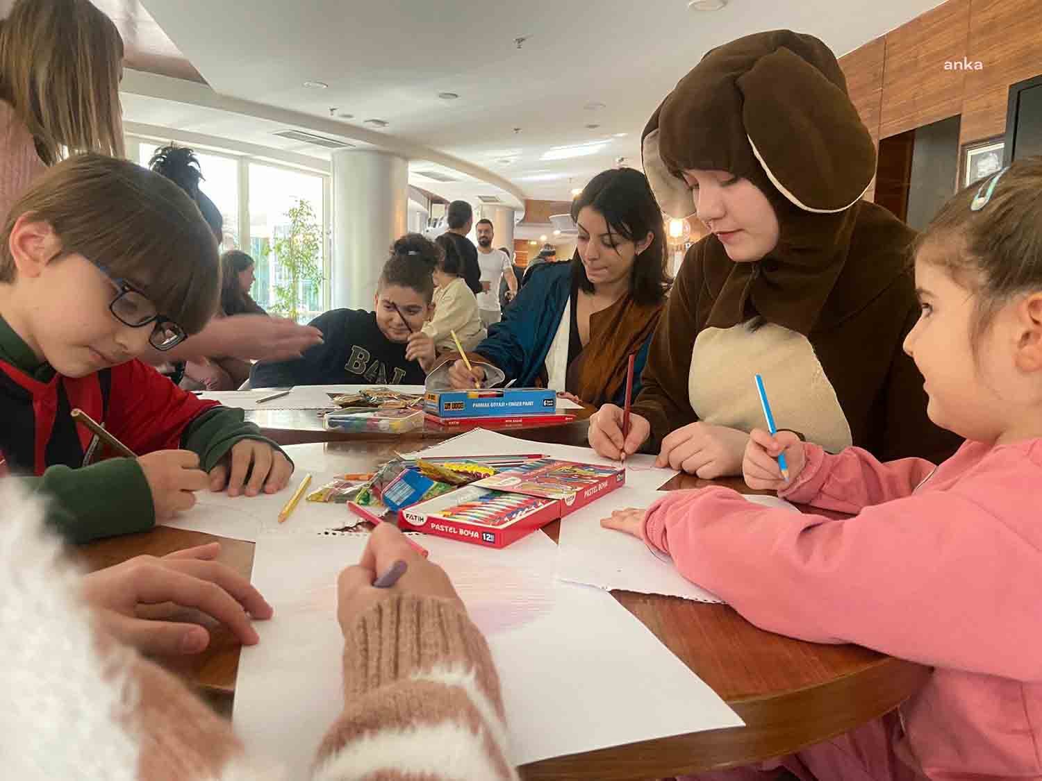 “Kılıçdaroğlu Gönüllüleri” ve “Devinim İnisiyatifi” Ankara’da otellere yerleştirilen depremzede aileler
