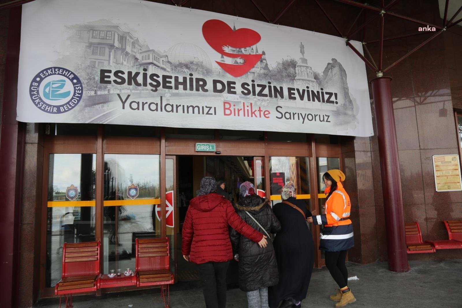Yılmaz Büyükerşen’den Kentteki Depremzedeler İçin Ev Sahiplerine Çağrı Eskişehir Büyükşehir Belediye Başkanı (EBB) Yılmaz Büyükerşen, kente gelen depremzedeler