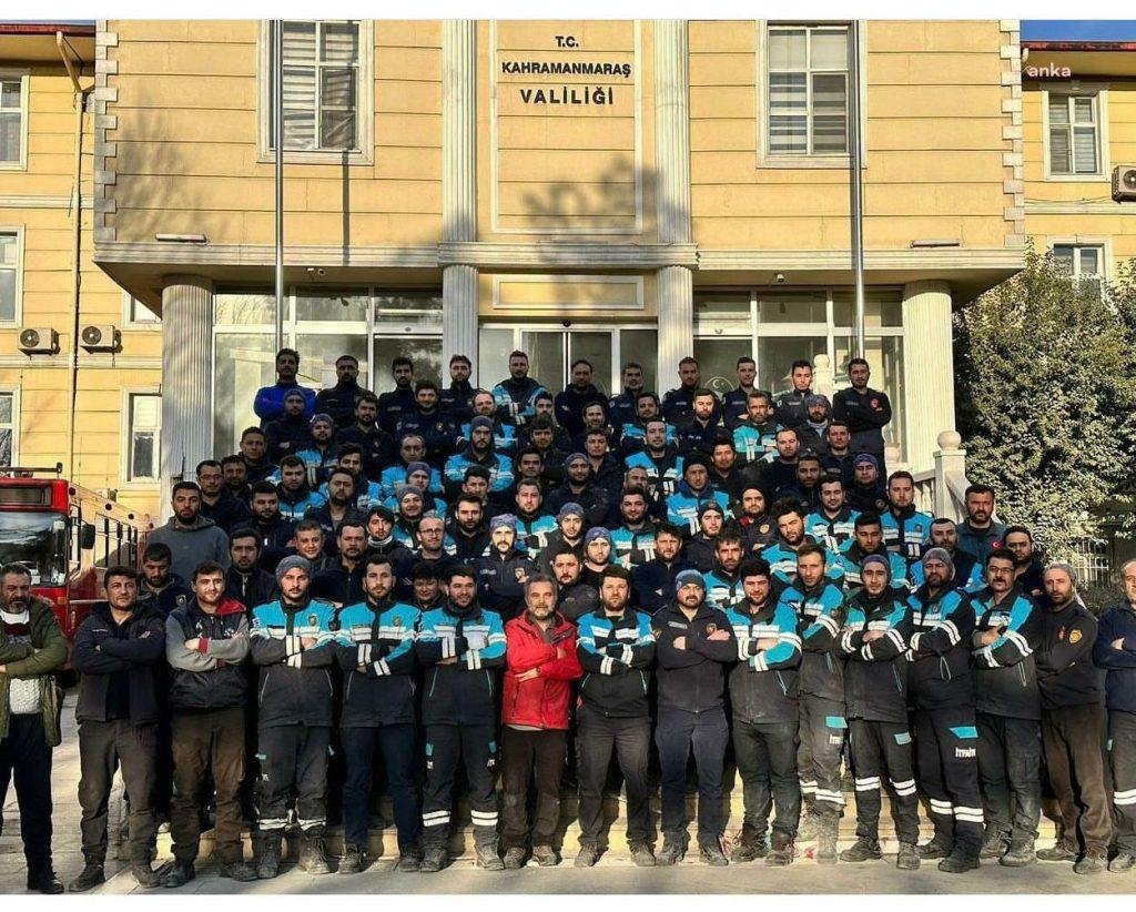 deprem-bolgesinde-432-kisiyi-enkazdan-sag-olarak-cikaran-ankara-itfaiyesi-baskente-dondu