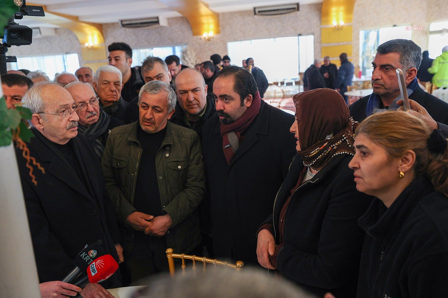 Malatyalı Depremzede Kılıçdaroğlu’na Dert Yandı: “Türk Milleti Gerçekten Çok Fedakâr, Çok Büyük Bir Millet. Ama Devlet Olarak Sıfır” CHP Genel Başkanı Kemal Kılıçdaroğlu, Kahramanmaraş merkezli iki büyük depremin