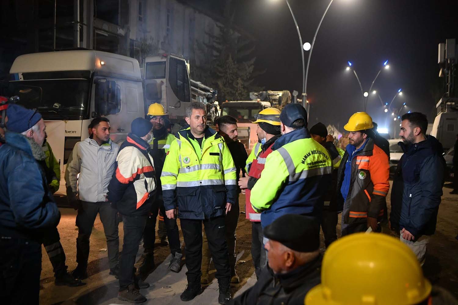 Başkan Murat Köse: Depremzedelerin Duası Mamak Halkına Gidiyor Mamak Belediye Başkanı Murat Köse, 250 kişilik Mamak Belediyesi ekibiyle