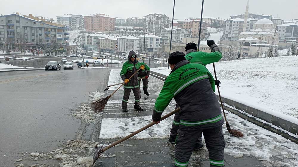 Karakış Mamak’ta Kendini Gösterdi Kar yağışı tüm yurtta olduğu gibi Ankara Mamak’ta da etkili