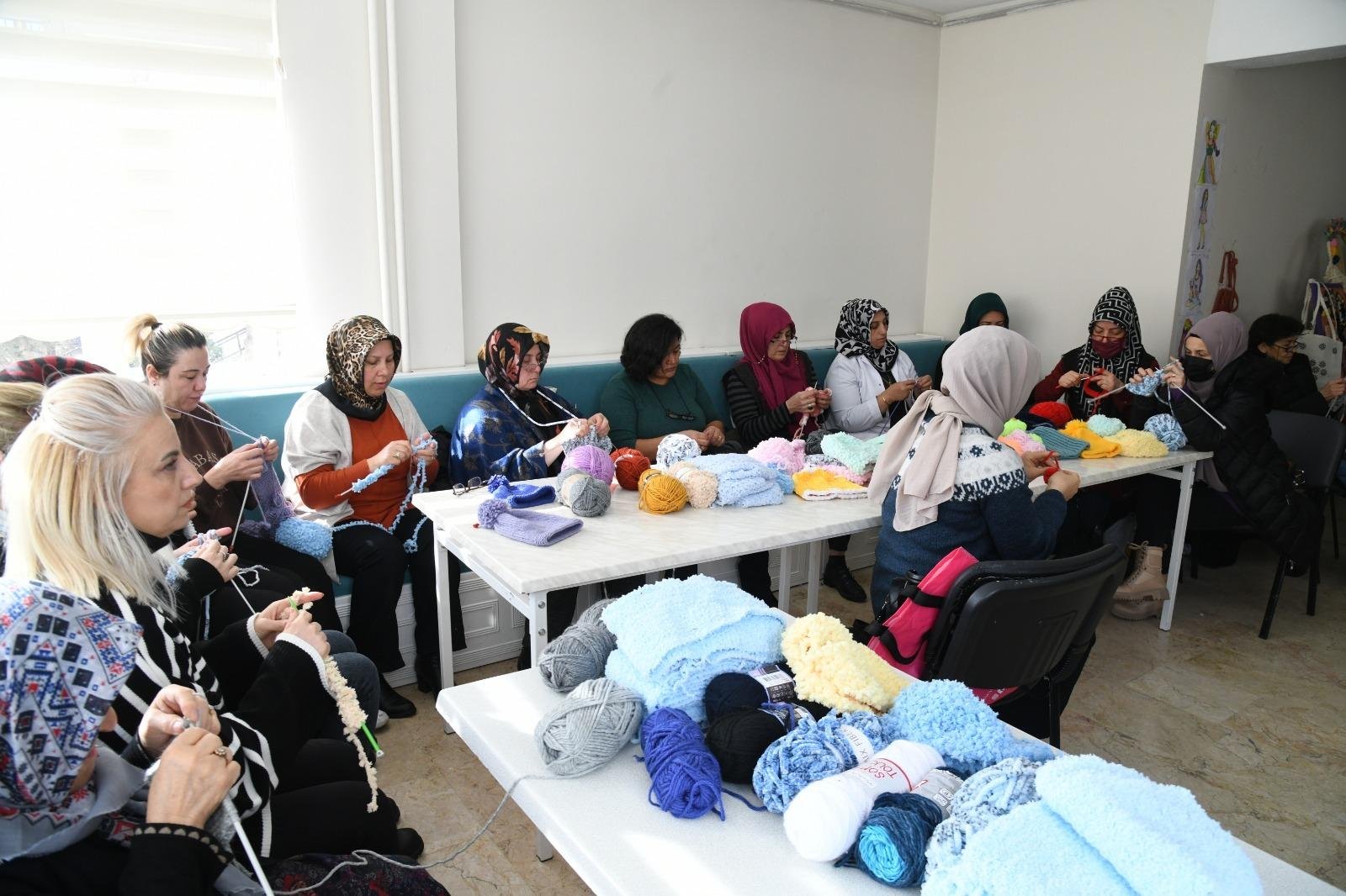 Mamaklı Hanımlar Depremzedeler İçin El Ele Verdi Mamak Belediyesi Aile Merkezleri bu zor zamanlarda depremzedeleri yalnız bırakmıyor.