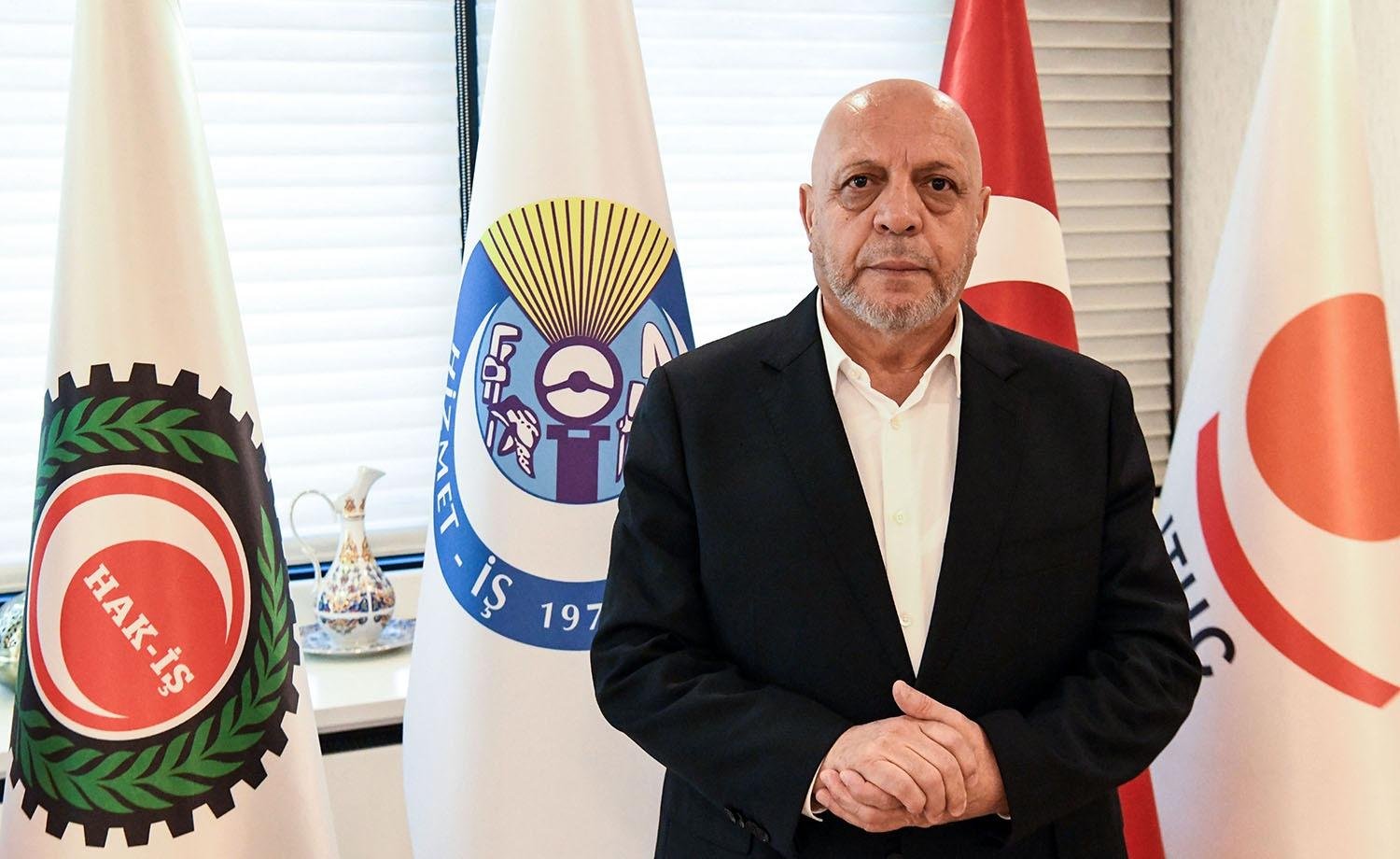 HAK-İŞ/HİZMET-İŞ Sendikasından Depremzede Üyelerine Büyük Yardım HAK-İŞ Konfederasyonu ve HİZMET-İŞ Sendikası Genel Başkanı Mahmut ARSLAN, Hizmet