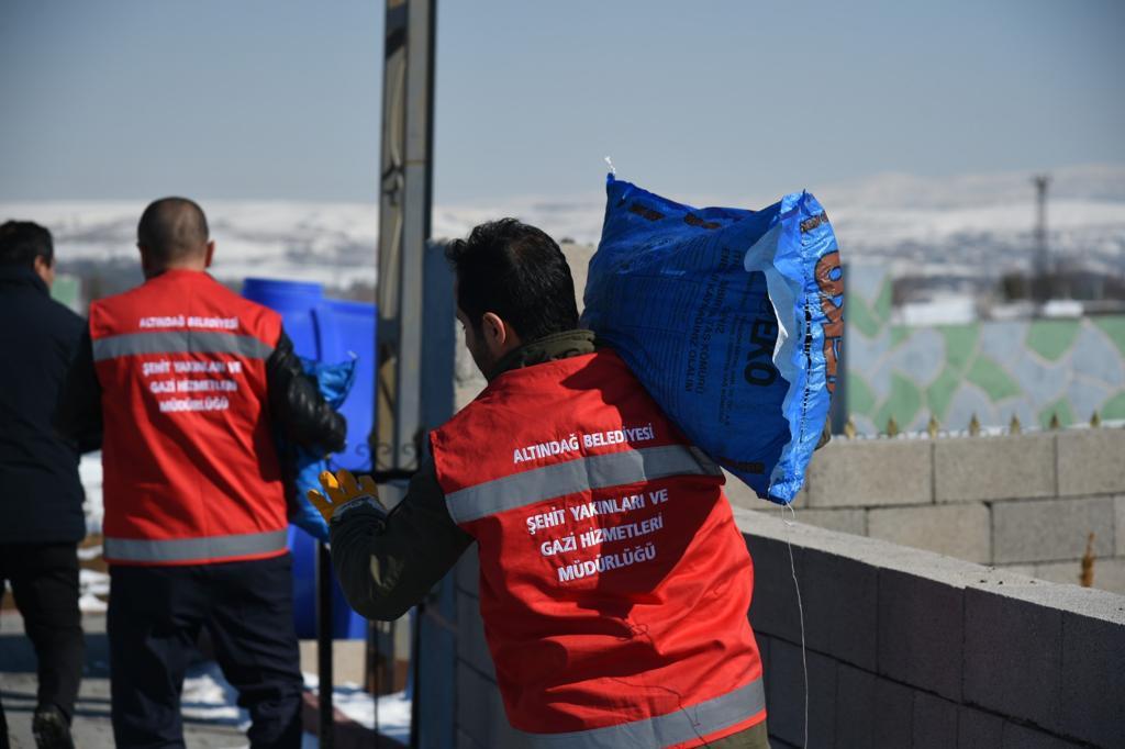 Altındağ Belediyesi depremden etkilenen vatandaşlara destek olmayı sürdürüyor. Deprem bölgelerinden